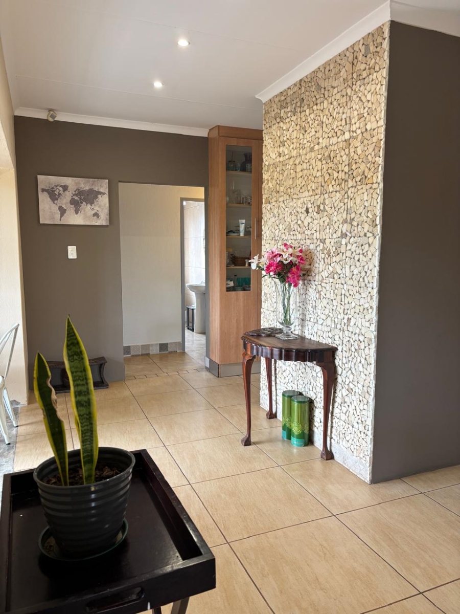 8 Bedroom Property for Sale in Rustenburg Rural North West